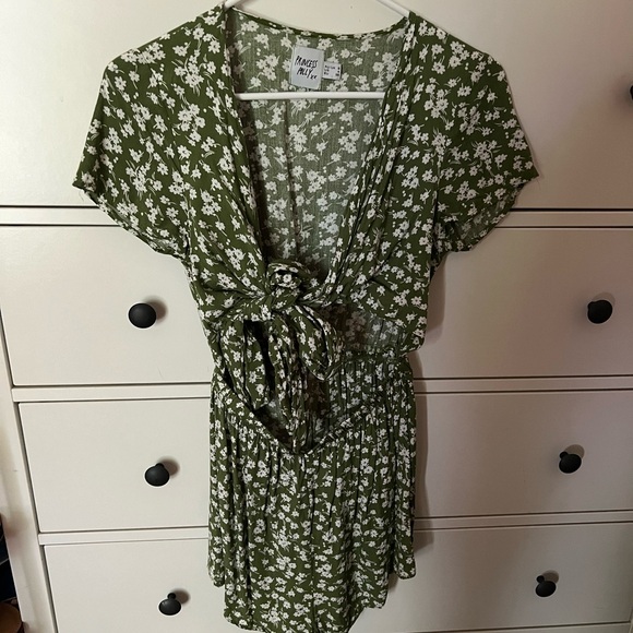 Princess Polly Ragnar Tie Front Romper Green Floral Women's Size 4 - Picture 12 of 13